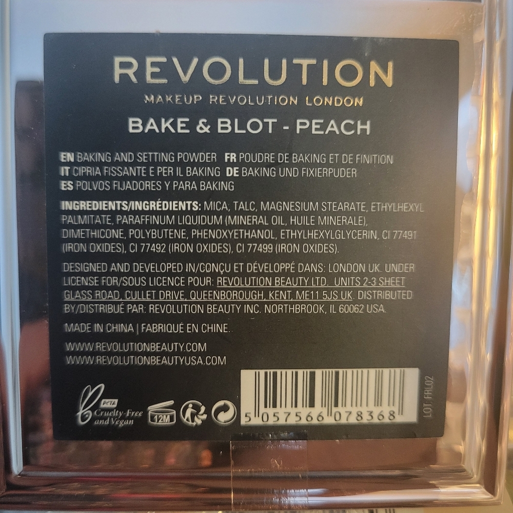 Revolution Bake & Blot Powder Peach - Picture 2 of 2